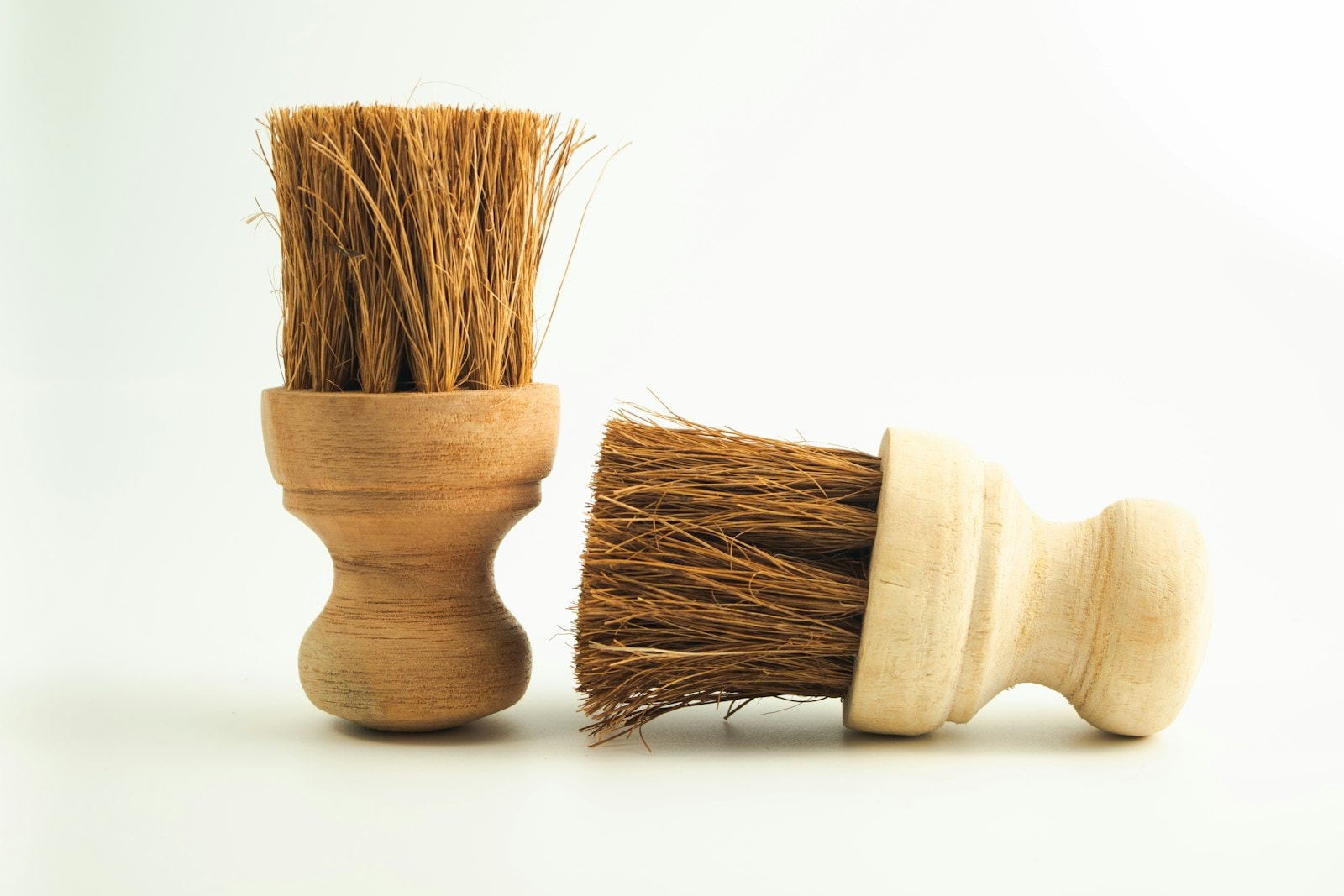 Nettoyer un meuble en bois : les produits à éviter absolument