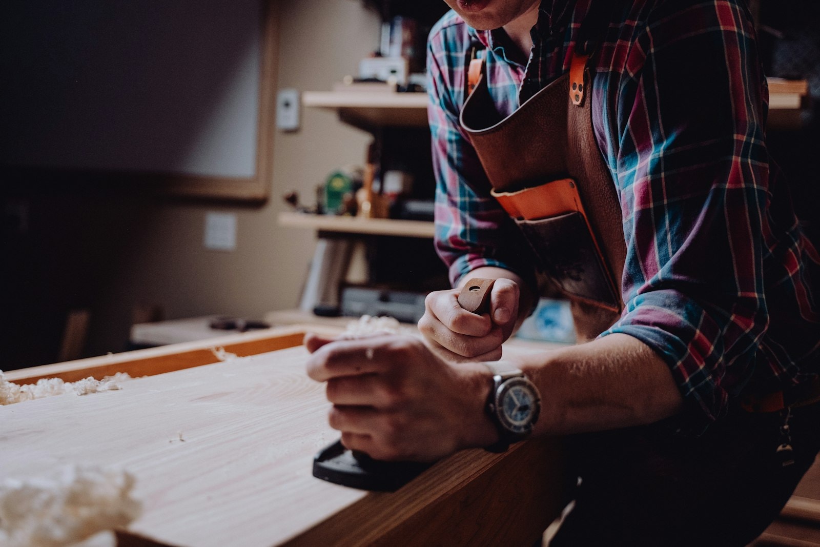 Meuble artisanal ou industriel : à quoi reconnaît-on le fait-main ?